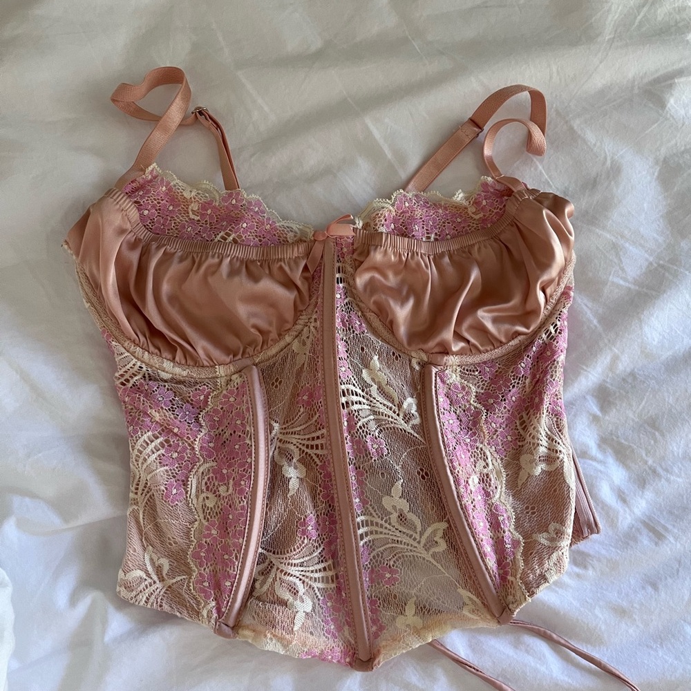 Selling top & bottom as a set (two different sizes) - Picture 4 of 5